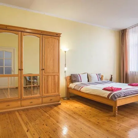 Apartment Old - 4 Bedroom *