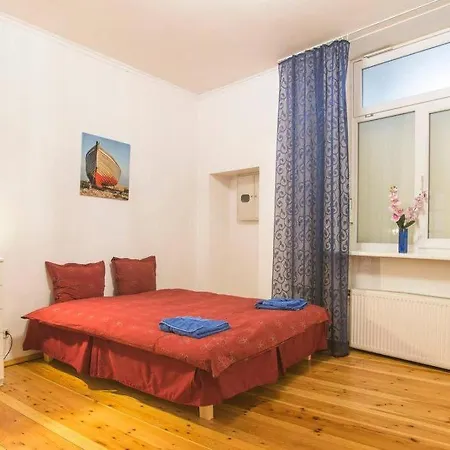 Apartment Old - 4 Bedroom Riga