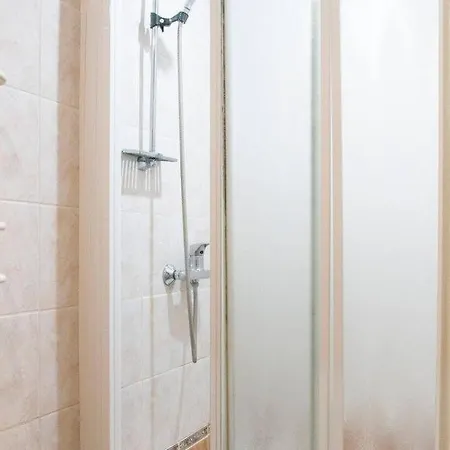 Apartment Old - 4 Bedroom Riga