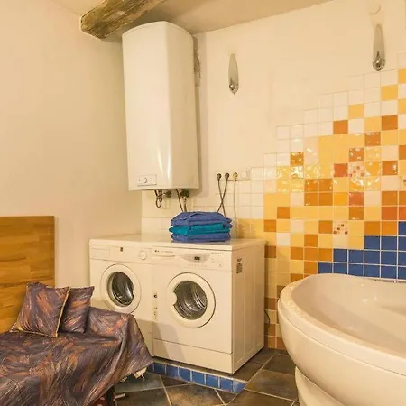 Old - 4 Bedroom *