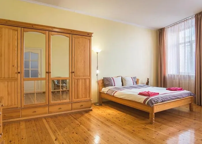 Apartment Old - 4 Bedroom *