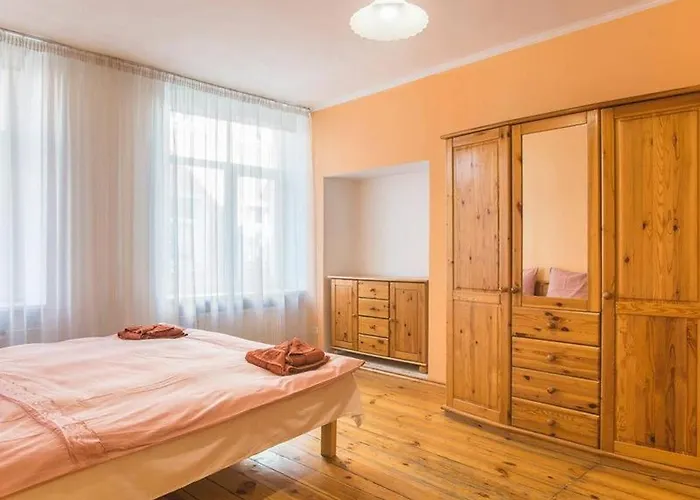 Old - 4 Bedroom Apartment Riga