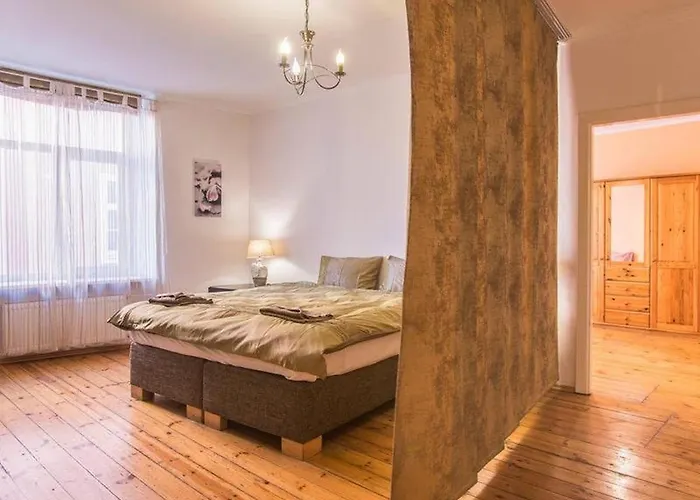 Old - 4 Bedroom Apartment Riga