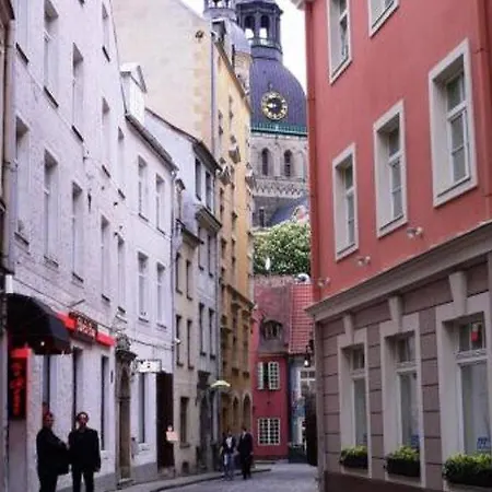 Old - 4 Bedroom Appartement *