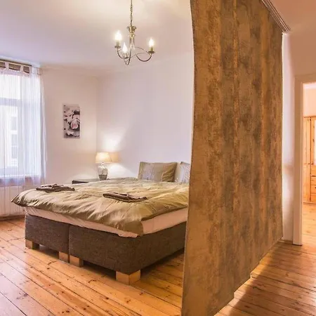 Old - 4 Bedroom Appartement Riga